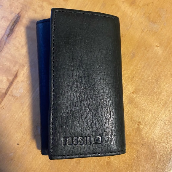 Fossil Black Leather Key Holder - Picture 2 of 3
